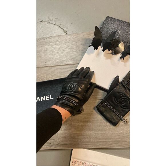 CHANEL Accessories - Vintage Chanel Women’s Authentic Leather Chain Gloves Black Size 7